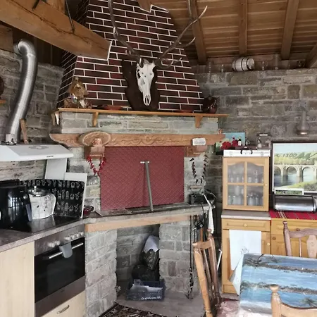 Bed & Breakfast Affordable With Bbq 5 Min Drive From Lusi