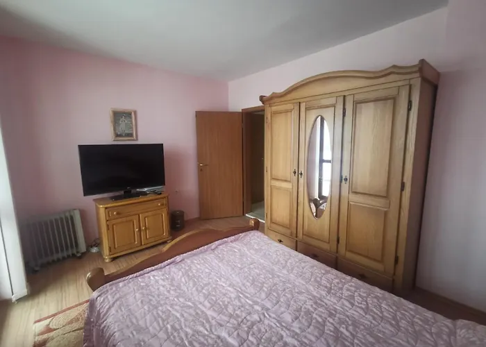 Panzió Affordable With Bbq 5 Min Drive From Lusi Várna