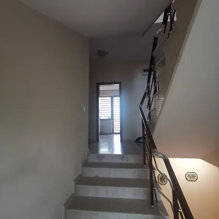 Affordable With Bbq 5 Min Drive From Lusi