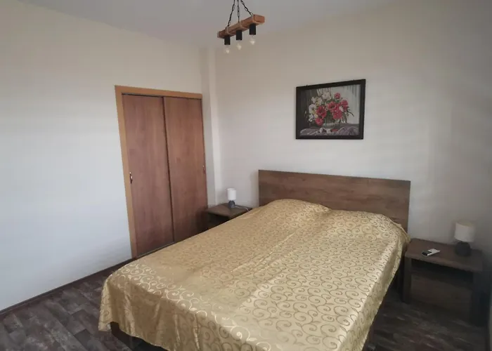 Affordable With Bbq 5 Min Drive From Lusi 住宿加早餐酒店 瓦爾納