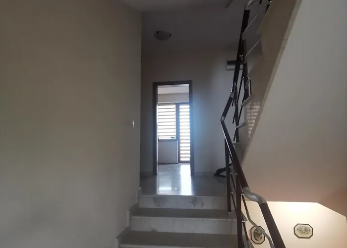 Affordable With Bbq 5 Min Drive From Lusi 住宿加早餐酒店 瓦爾納