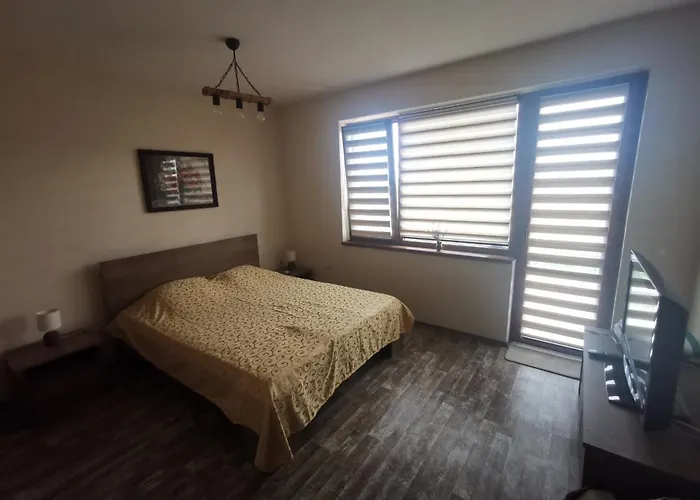 Affordable With Bbq 5 Min Drive From Lusi 住宿加早餐酒店 瓦爾納