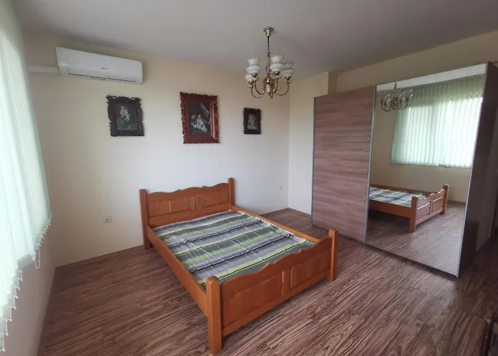 Affordable With Bbq 5 Min Drive From Lusi 住宿加早餐酒店 瓦爾納