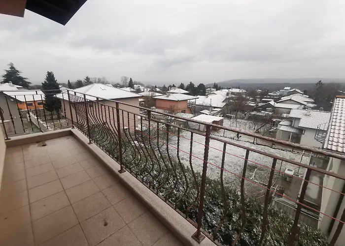 Affordable With Bbq 5 Min Drive From Lusi 住宿加早餐酒店 瓦爾納